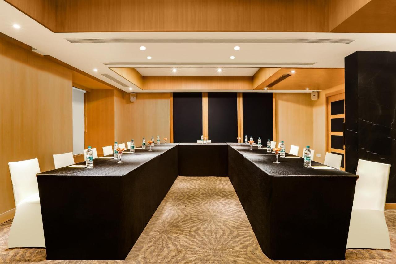 Lemon Tree Hotel Viman Nagar Pune Exterior photo