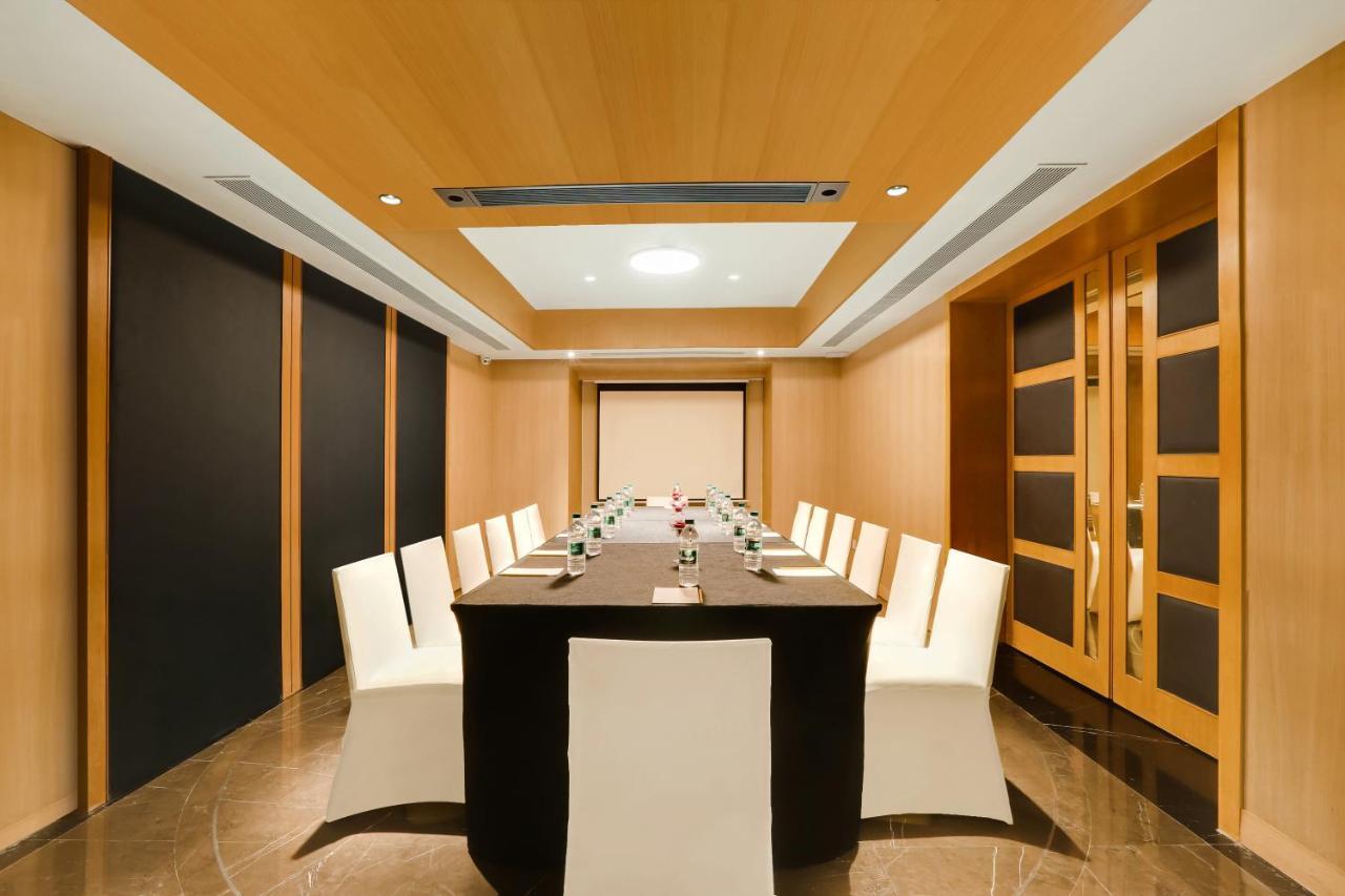 Lemon Tree Hotel Viman Nagar Pune Exterior photo